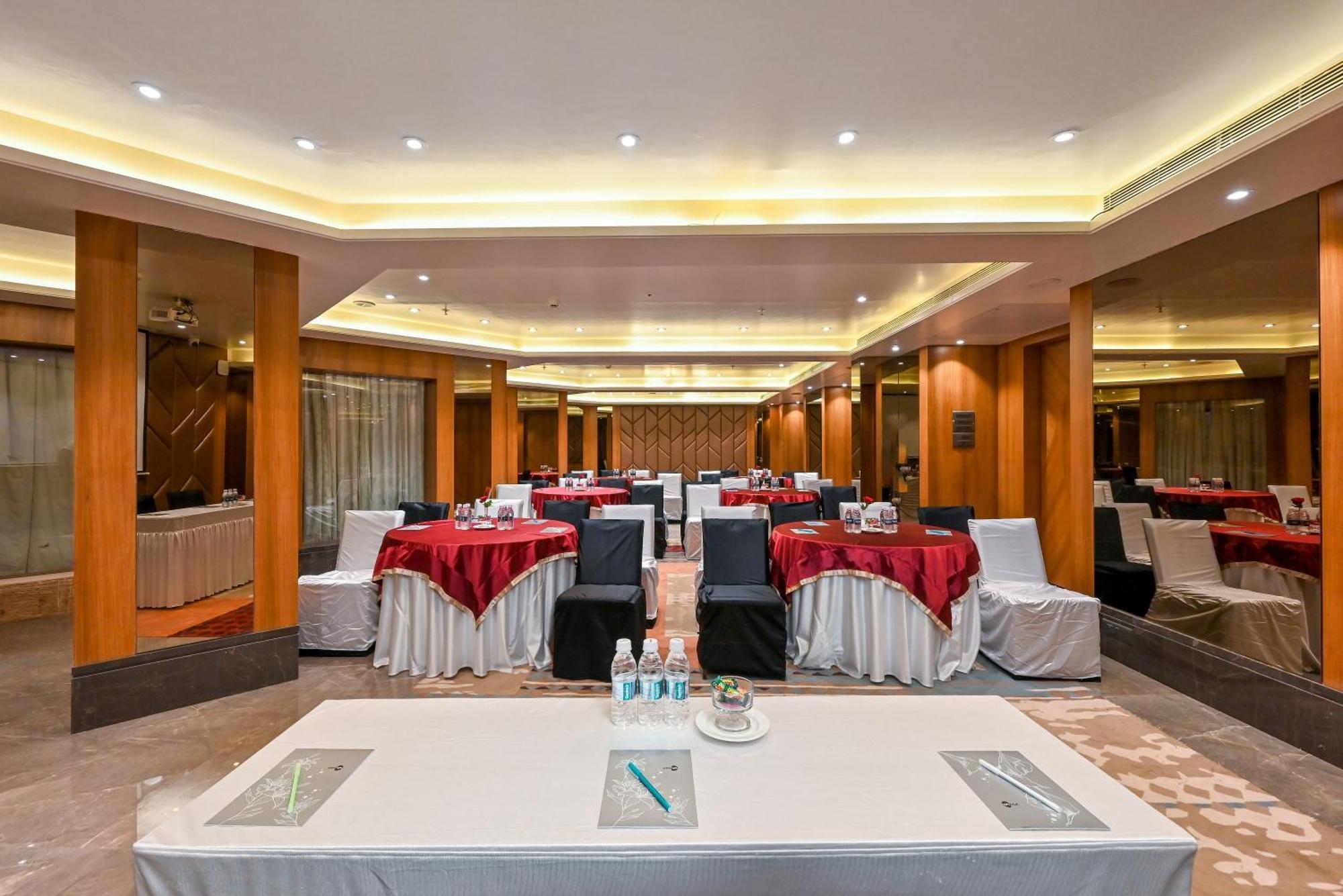 Hotel Maharaja Regency Satara Zewnętrze zdjęcie