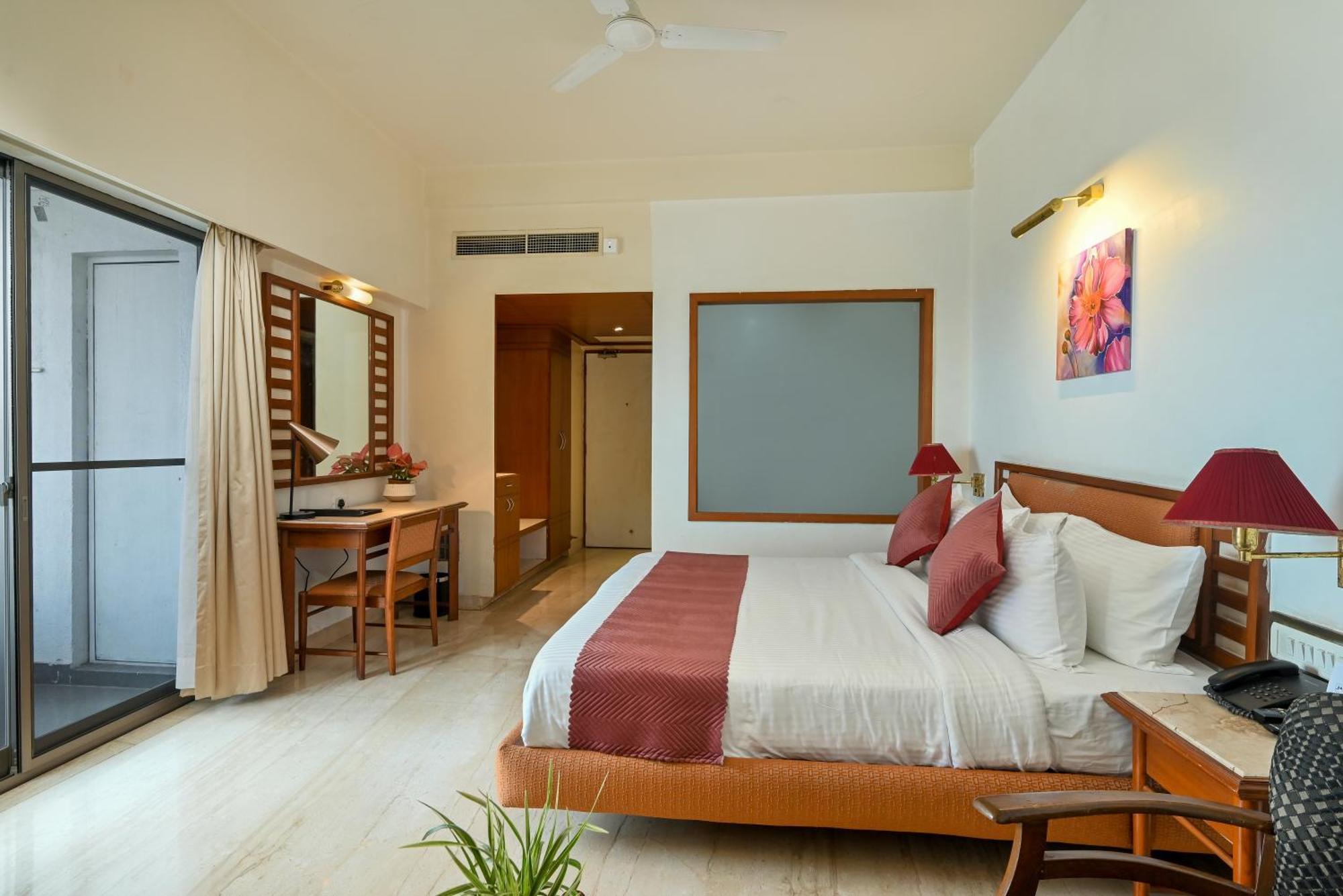 Hotel Maharaja Regency Satara Zewnętrze zdjęcie