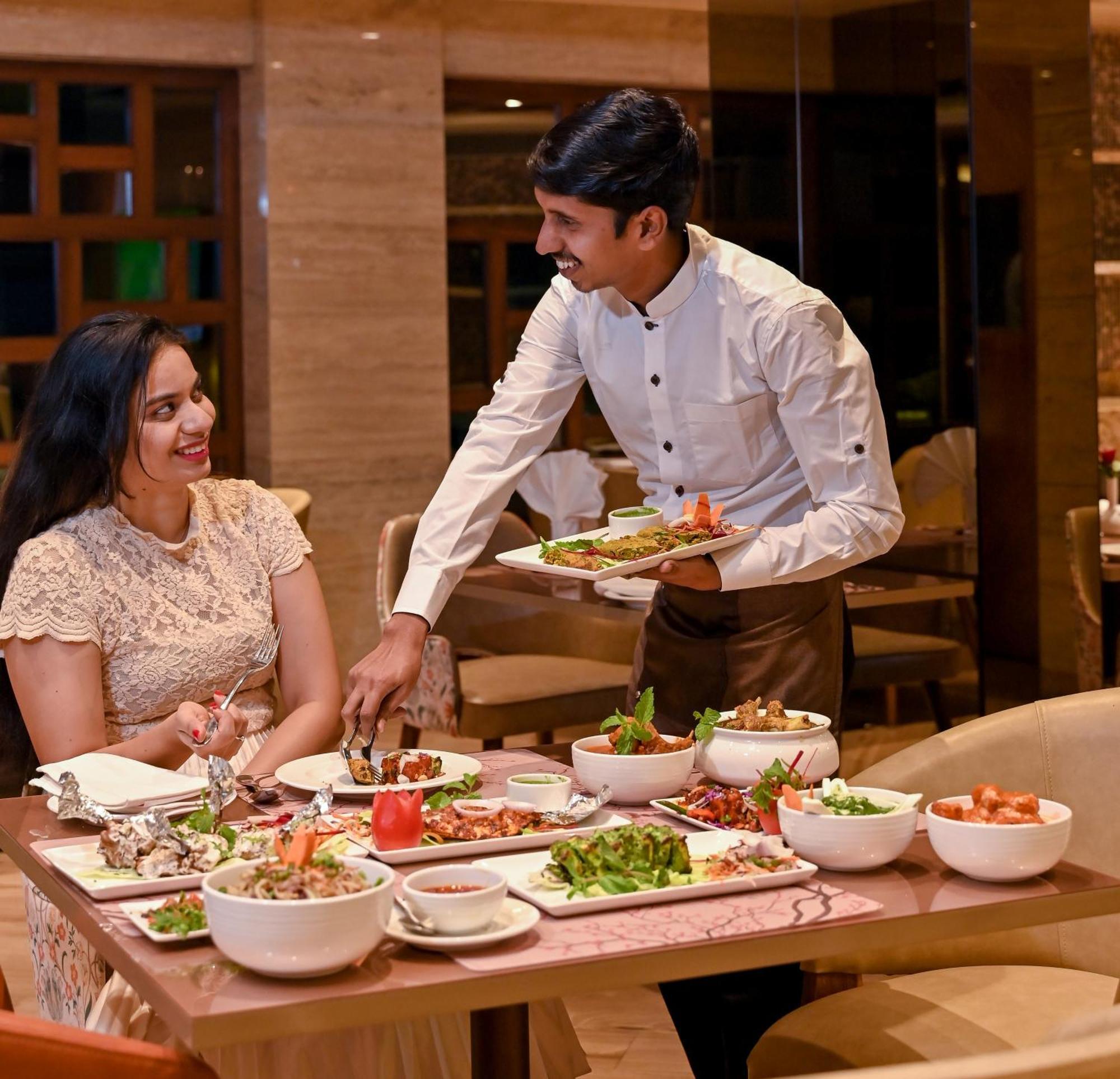 Hotel Maharaja Regency Satara Zewnętrze zdjęcie