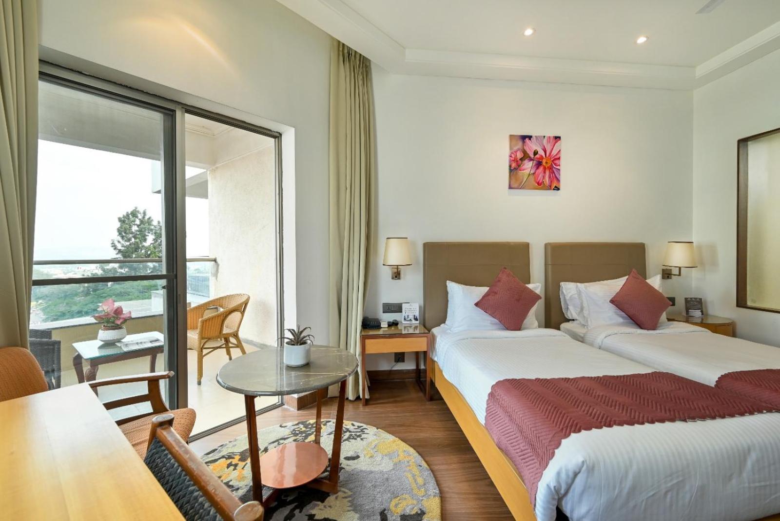 Hotel Maharaja Regency Satara Zewnętrze zdjęcie